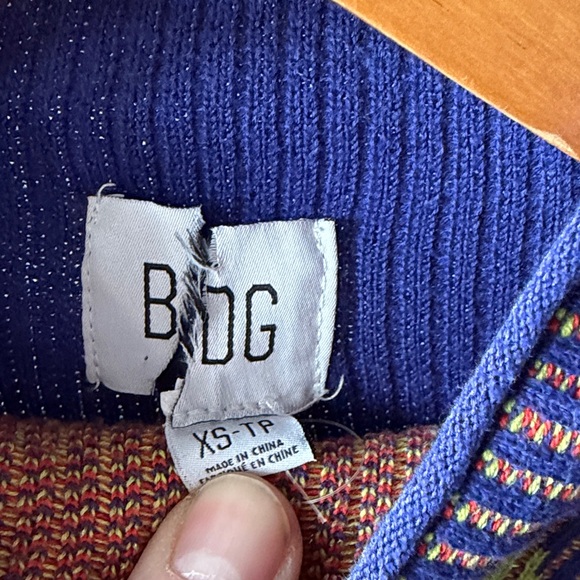 BDG Knit Novelty Crop Sweater Womens XS - Picture 2 of 3